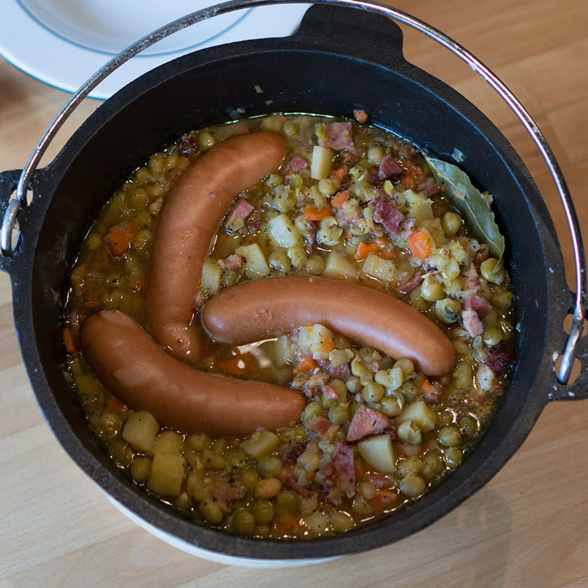 Erbsensuppe aus dem Dutch Oven