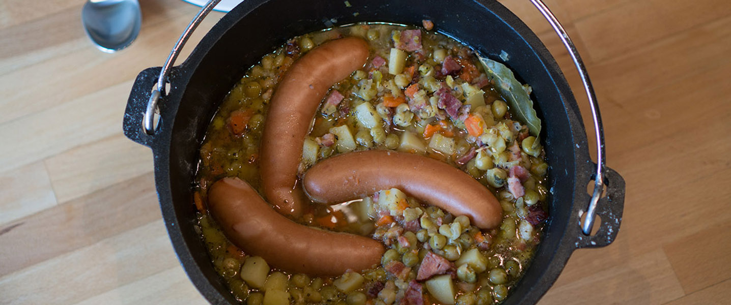 Erbsensuppe aus dem Dutch Oven