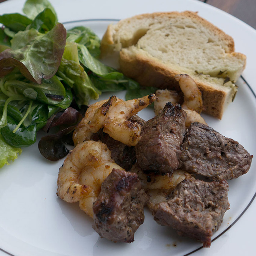Knoblauchbrot aus dem DO + Surf & Turf