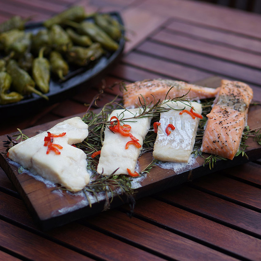 Plankenfisch vom Kräuterbett