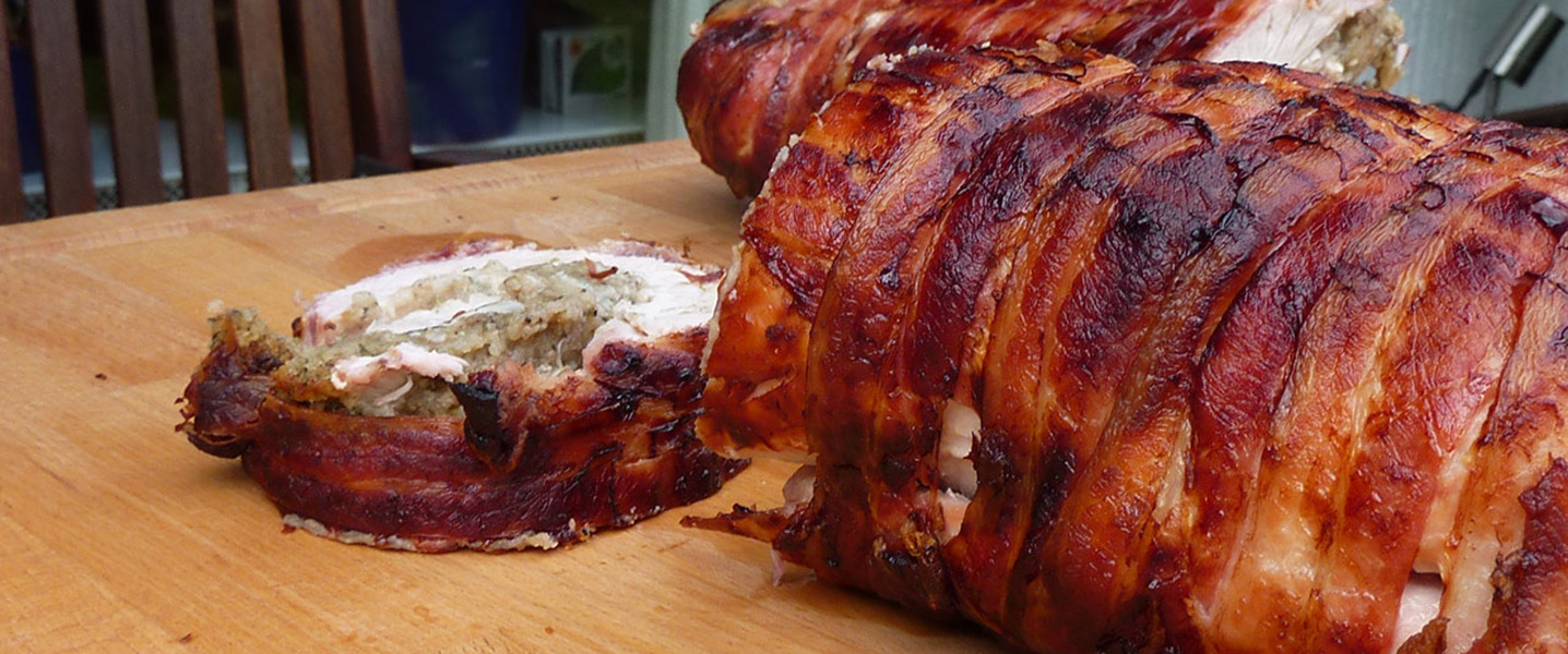 Putenrollbraten im Speckmantel