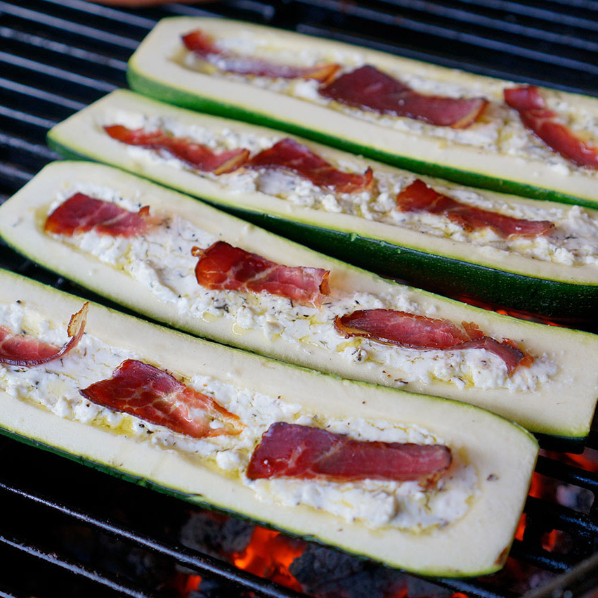 Rindswürste & gefüllte Zucchini